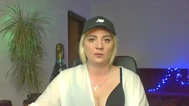 Snapshot of LunaaKiss chatting on 08.07.26 LunaaKiss online show from 08.07.26