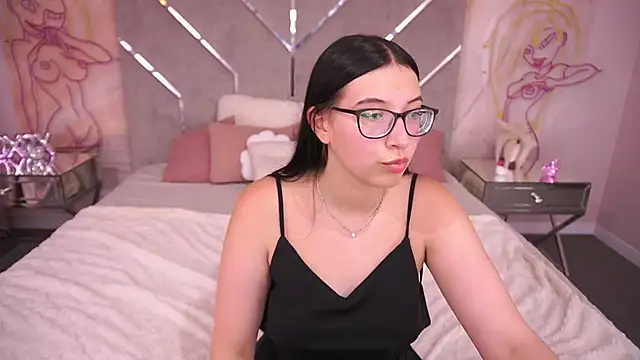 Snapshot of HotAuraX chatting on 06.30.26 HotAuraX online show from 06.30.26