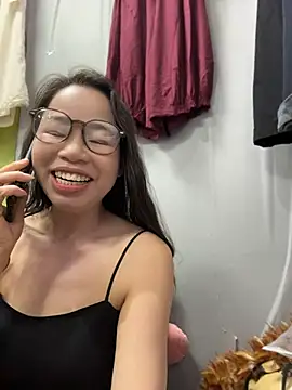 Snapshot of honghong_mother chatting on 06.18.26 honghong mother online show from 06.18.26