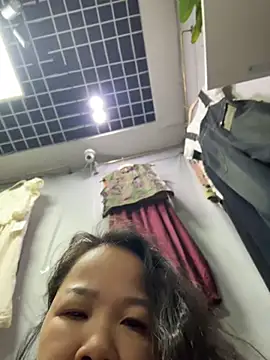 Snapshot of honghong_mother chatting on 06.23.26 honghong mother online show from 06.23.26