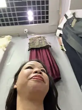 Snapshot of honghong_mother chatting on 06.25.26 honghong mother online show from 06.25.26
