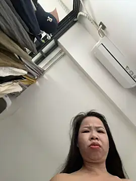 Snapshot of honghong_mother chatting on 06.29.26 honghong mother online show from 06.29.26