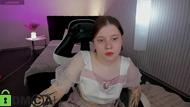 Snapshot of Kylie-Voss chatting on 07.16.26 Kylie-Voss online show from 07.16.26