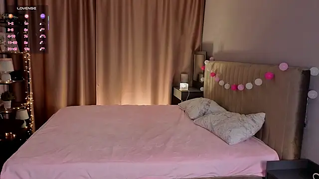 JenevaLitalien online show from 06.07.26