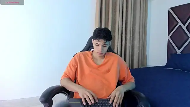 Snapshot of Ithan_Hott chatting on 07.04.26 Ithan Hott online show from 07.04.26