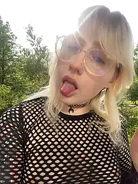 Snapshot of xp_blondie chatting on 06.14.26 xp blondie online show from 06.14.26