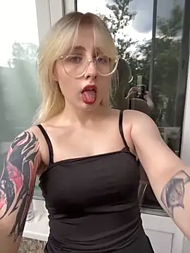 Snapshot of xp_blondie chatting on 06.16.26 xp blondie online show from 06.16.26