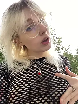 Snapshot of xp_blondie chatting on 06.22.26 xp blondie online show from 06.22.26