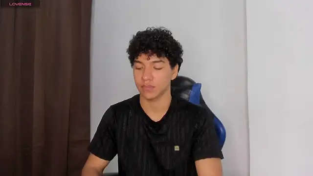 Snapshot of Maximiliano_Young chatting on 06.04.26 Maximiliano Young online show from 06.04.26