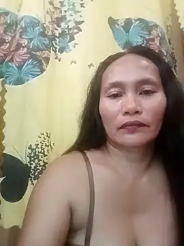Snapshot of Queenslay chatting on 06.29.26 Queenslay online show from 06.29.26