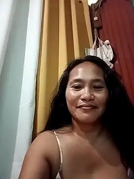 Snapshot of Queenslay chatting on 07.17.26 Queenslay online show from 07.17.26