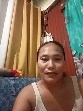 Snapshot of Queenslay chatting on 07.19.26 Queenslay online show from 07.19.26