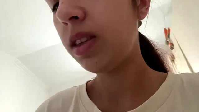 Snapshot of SindyKay chatting on 06.23.26 SindyKay online show from 06.23.26