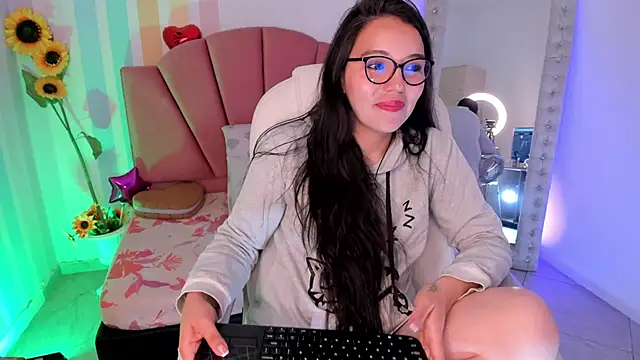 Emma lakshmi online show from 06.03.26