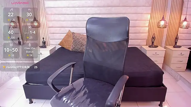 Snapshot of Cloe_Monroee_ chatting on 06.20.26 Cloe Monroee online show from 06.20.26