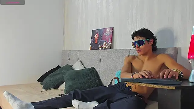 Snapshot of tommyhot7 chatting on 06.12.26 tommyhot7 online show from 06.12.26