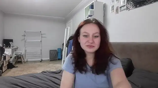 Snapshot of LoiseLovetto chatting on 06.19.26 LoiseLovetto online show from 06.19.26