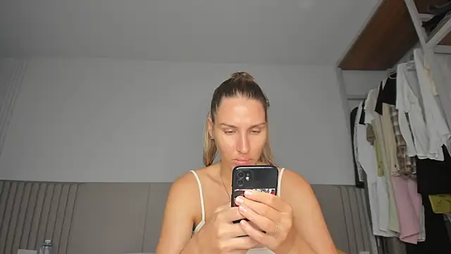 Snapshot of SofiClimbing chatting on 03.08.26 SofiClimbing online show from 03.08.26