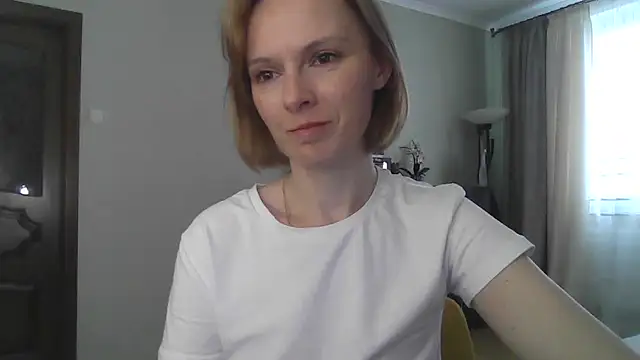 Snapshot of AdelleLovee_ chatting on 06.04.26 AdelleLovee online show from 06.04.26