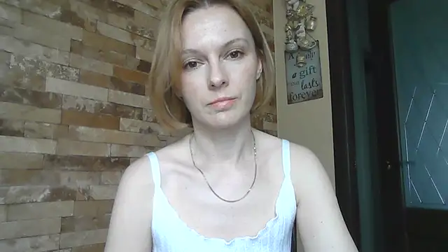 Snapshot of AdelleLovee_ chatting on 06.10.26 AdelleLovee online show from 06.10.26