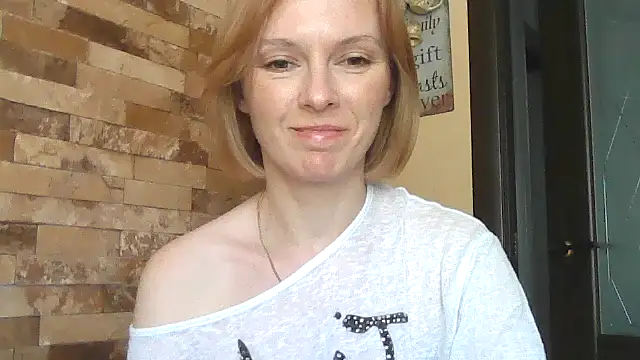 Snapshot of AdelleLovee_ chatting on 06.11.26 AdelleLovee online show from 06.11.26
