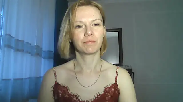 Snapshot of AdelleLovee_ chatting on 06.12.26 AdelleLovee online show from 06.12.26