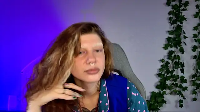 Snapshot of VivienDarkbloom chatting on 06.02.26 VivienDarkbloom online show from 06.02.26