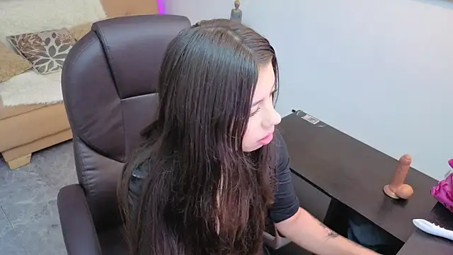 Snapshot of Anahi_Estrada chatting on 07.18.26 Anahi Estrada online show from 07.18.26