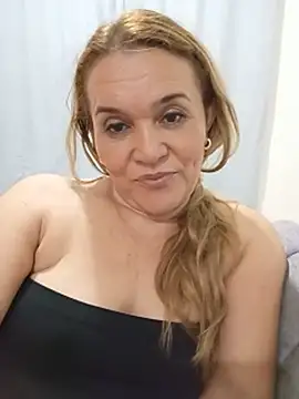 Snapshot of Sara_hilton02 chatting on 06.26.26 Sara hilton02 online show from 06.26.26