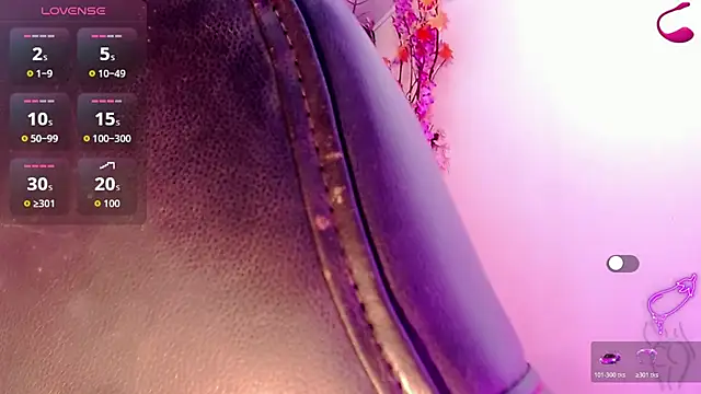 Snapshot of Honey_Balenciaga chatting on 06.11.26 Honey Balenciaga online show from 06.11.26