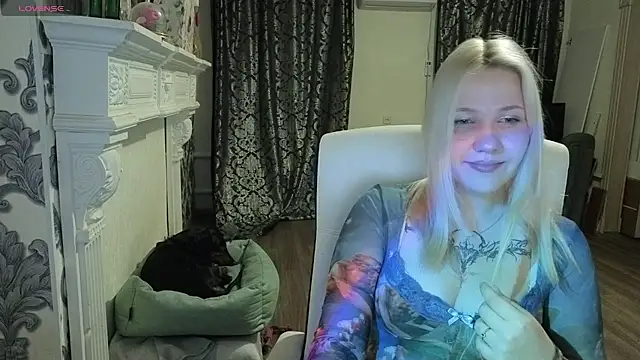 Snapshot of moon__shy chatting on 07.28.26 moon shy online show from 07.28.26