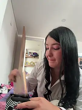 Julietthalu online show from 06.02.26