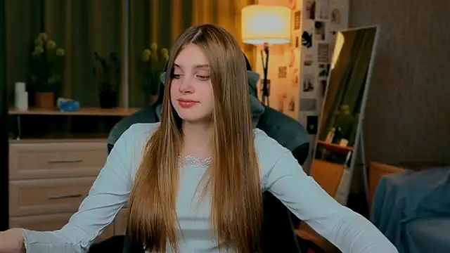 Snapshot of yourbeautyarya chatting on 06.20.26 yourbeautyarya online show from 06.20.26