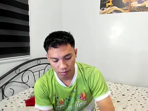 Snapshot of urfucker_vinz chatting on 07.18.26 urfucker vinz online show from 07.18.26