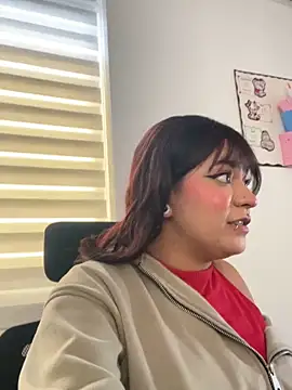 Snapshot of AngieRousse chatting on 06.19.26 AngieRousse online show from 06.19.26