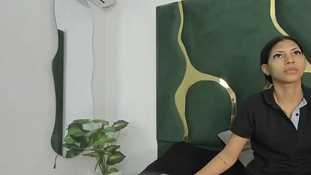 Snapshot of Mila_petiteasm chatting on 07.09.26 Mila petiteasm online show from 07.09.26