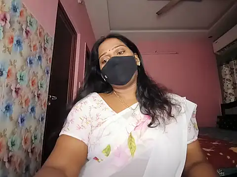 Snapshot of Meenakshy chatting on 06.17.26 Meenakshy online show from 06.17.26