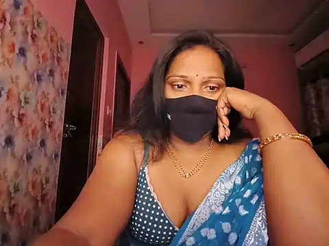 Snapshot of Meenakshy chatting on 07.12.26 Meenakshy online show from 07.12.26