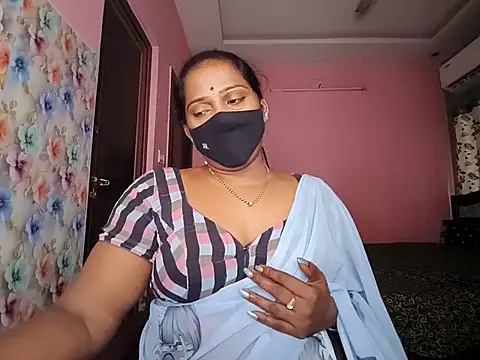 Snapshot of Meenakshy chatting on 07.17.26 Meenakshy online show from 07.17.26