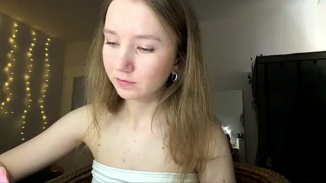 Snapshot of smalllisa chatting on 06.18.26 smalllisa online show from 06.18.26