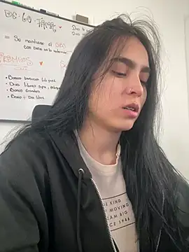 Snapshot of Sara_fernandez- chatting on 06.25.26 Sara fernandez- online show from 06.25.26