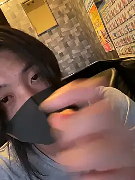 Snapshot of Natsu_x_ chatting on 06.12.26 Natsu x online show from 06.12.26