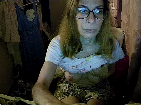 Snapshot of Aphrodity_Roxx chatting on 07.18.26 Aphrodity Roxx online show from 07.18.26