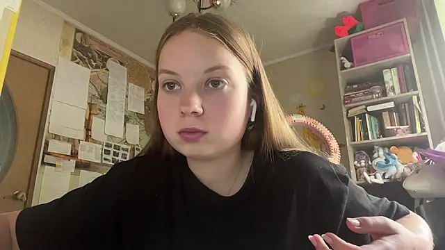 Snapshot of Aileyn chatting on 07.14.26 Aileyn online show from 07.14.26