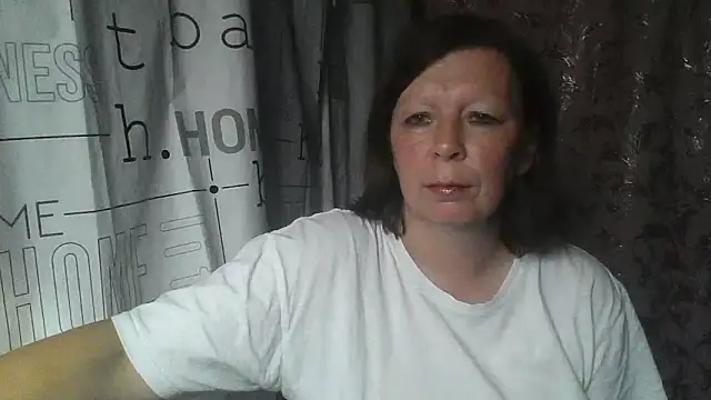 Snapshot of Schastlivaya43 chatting on 06.17.26 Schastlivaya43 online show from 06.17.26
