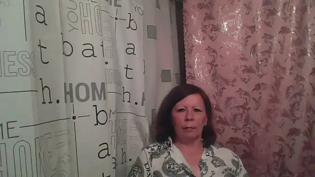 Snapshot of Schastlivaya43 chatting on 06.18.26 Schastlivaya43 online show from 06.18.26