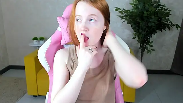 Snapshot of ari-kittyy chatting on 06.08.26 ari-kittyy online show from 06.08.26