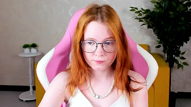 Snapshot of ari-kittyy chatting on 06.16.26 ari-kittyy online show from 06.16.26