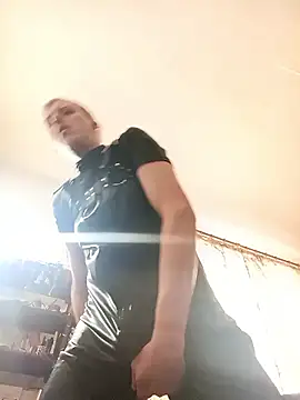 Snapshot of RubberFetischem chatting on 01.18.26 RubberFetischem online show from 01.18.26