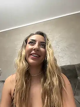 Snapshot of BabesGoWild chatting on 01.16.25 BabesGoWild online show from 01.16.25